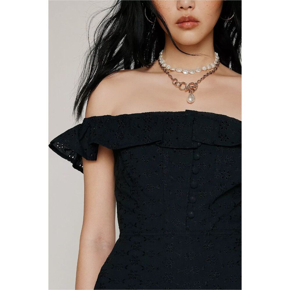 UO Kimchi Blue Jeena Eyelet Off The Shoulder Romper Black Size M Nwot - Picture 4 of 10